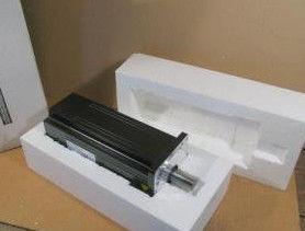 Le moteur de servo EMERSON MG, 230 VAC, 2 &quot;cadre, 9 lb-en Cont
