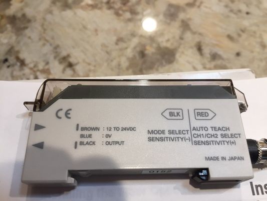 Capteur optique en fibre optique compact DIN pour l'automatisation industrielle