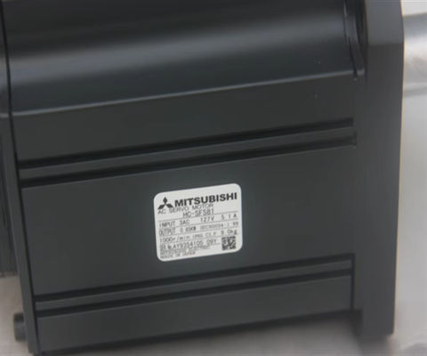 HC-SFS81 Mitsubishi 850W Fréquence d'inertie moyenne 200-230 VAC Servo-entraîneurs industriels