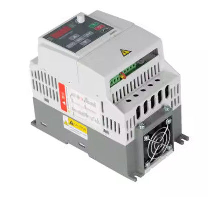 Le moteur de l'inverseur EMERSON CT Drive EV800-2S0002G monophase 220VAC 0,2 kW