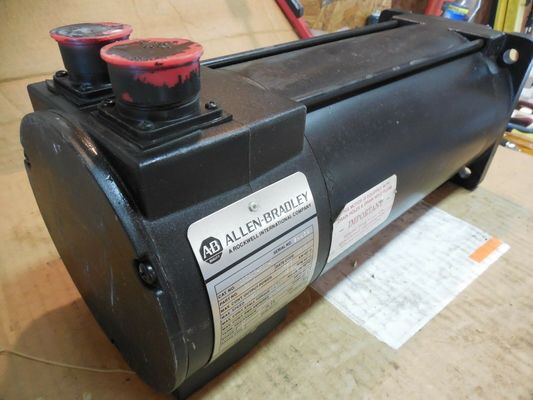 Servomotors de la série AB 1326AB-B2C-21 Torque Plus pour le servo-entraînement CA 1391-DES