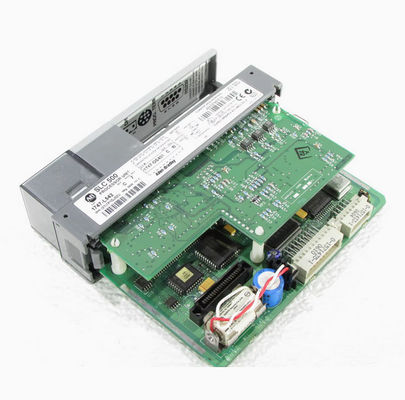 Le contrôleur Allen-Bradley 1747-L551 SLC 5/05, 16K, Ethernet et RS-232, série C