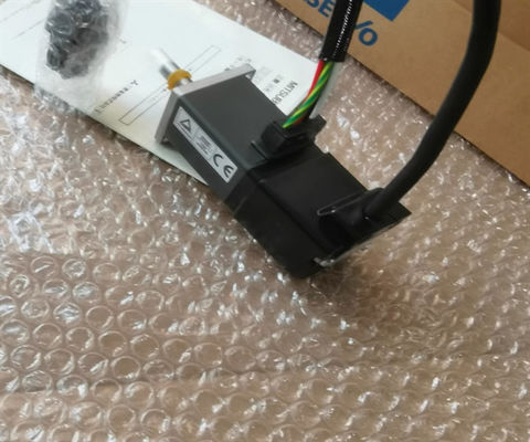Mitsubishi HC-MFS13K Servo moteur à courant alternatif 3AC 0.9A 60V 3000RPM Nouveau