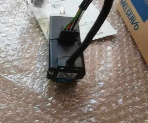 Mitsubishi HC-MFS13K Servo moteur à courant alternatif 3AC 0.9A 60V 3000RPM Nouveau
