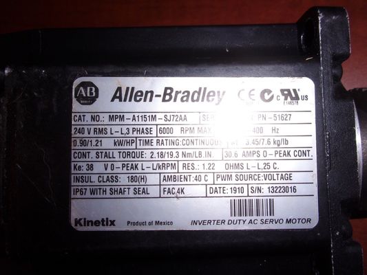 Le moteur de commande rotatif de la série MPM 240V