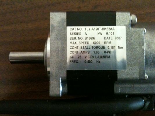 Pour les moteurs à commande automatique, le régulateur doit être équipé d'un moteur de commande automatique.