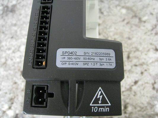 EMERSON SP0402 Appareil à courant alternatif à vitesse variable universelle pour moteurs à induction et servo