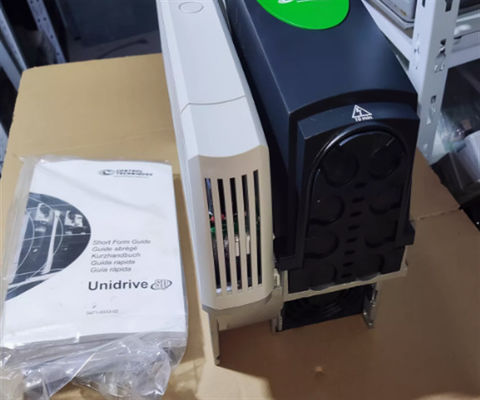 Équipement de commande d'Emerson Unidrive SP2401 10,0 ch avec numéro de pièce KJ3201X1-BA1