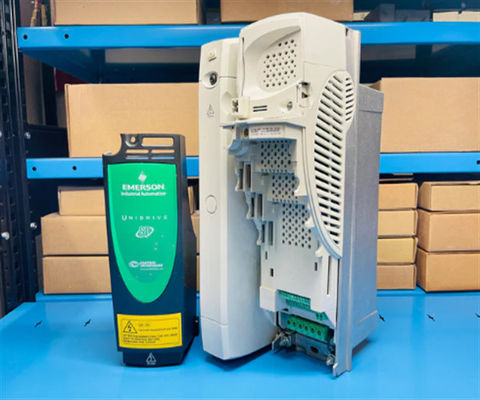 Technique de commande d'Emerson SP2402 UniDrive, 380-480V 50-60Hz 3ph 20.2A / 0-480V