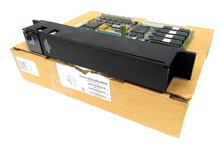 L'UNITÉ CENTRALE de TRAITEMENT EXPANSIBLE à 32 bits de l'unité centrale de traitement 16 mégahertz de GE IC697CPU781 EST UNE unité centrale de traitement SIMPLE de FENTE