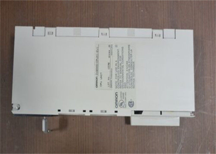 Le CONTRÔLEUR PROGRAMMABLE RS-232C/422 de LOGIQUE d'Omron CV2000-CPU01-EV1 METTENT EN COMMUNICATION l'entrée-sortie de 2048 GENS DU PAYS
