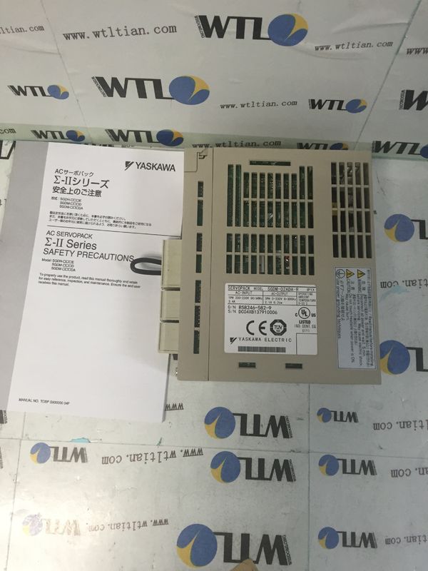 Le servo 50 60HZ industriel conduit YASKAWA SGMD-02ADA-R SERVOPACK tout neuf