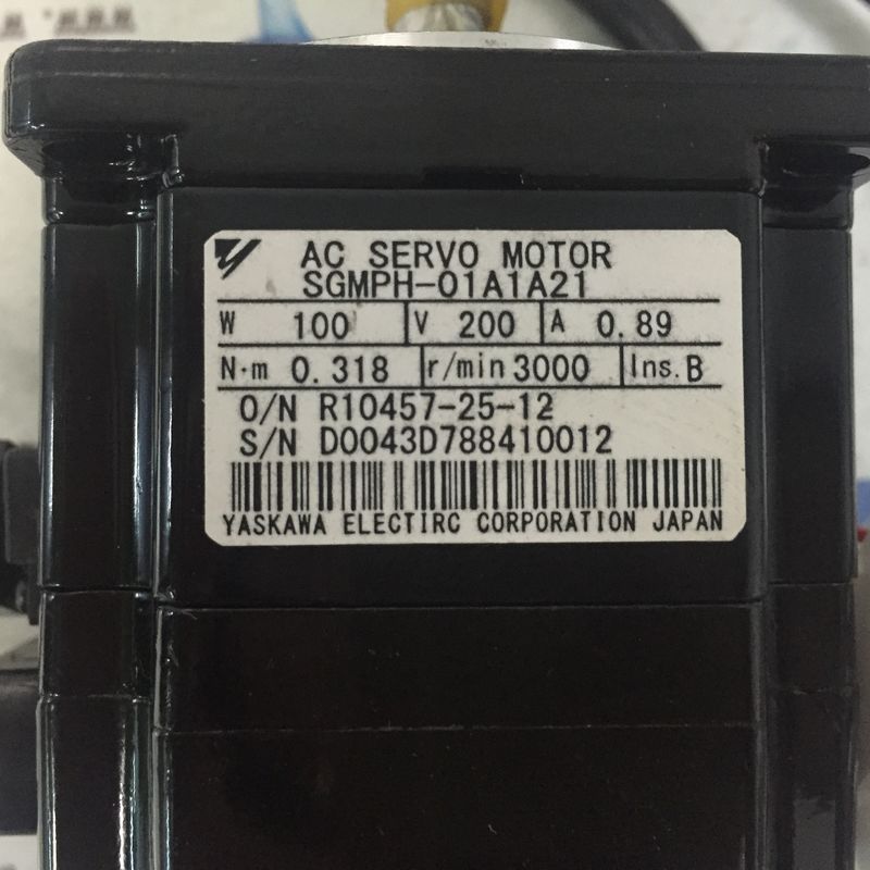 SGM-02UW14E Yaskawa 17 bits Encodeur absolu SERVO MOTOR 100W 0,89A Nouveau dans la boîte