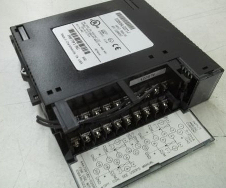 GE IC200CHS014 iC200CHS2xx sont nécessaires Ce support peut être utilisé avec tous les modules d'entrée/sortie VersaMax