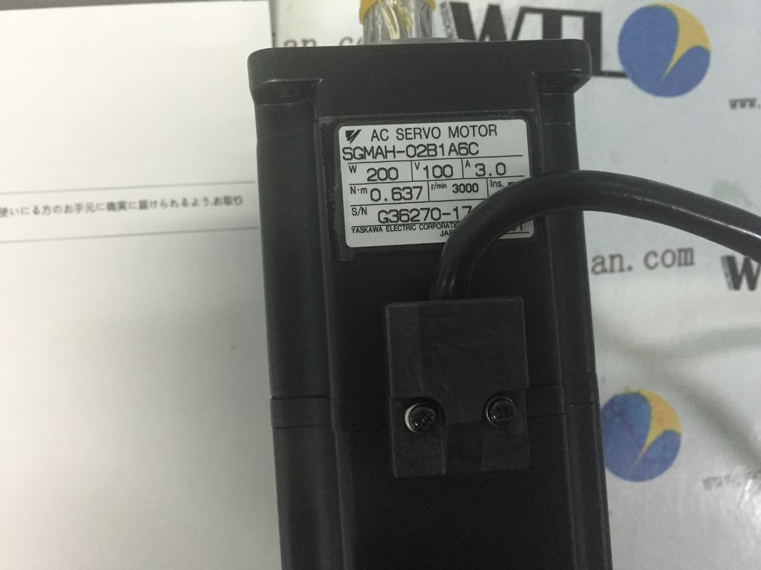 Le moteur de servo industriel à courant alternatif de Yaskawa SGMAH-02B1A6C 200W 200V tout neuf