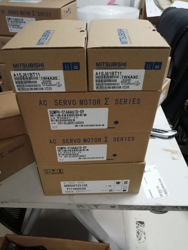100 watts 200V petits et puissants servomoteurs Yaskawa SGMPH-01A1A-YR21 longue durée de vie