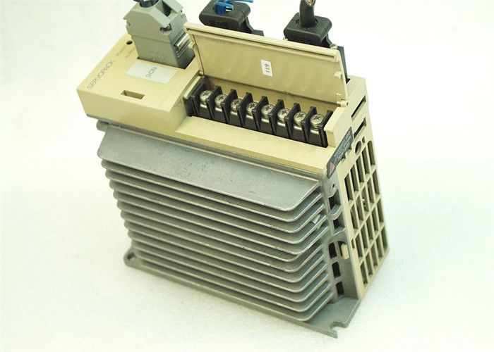 Yaskawa SGD-04AN 100V AC Servo Drive tout neuf dans la boîte d'origine