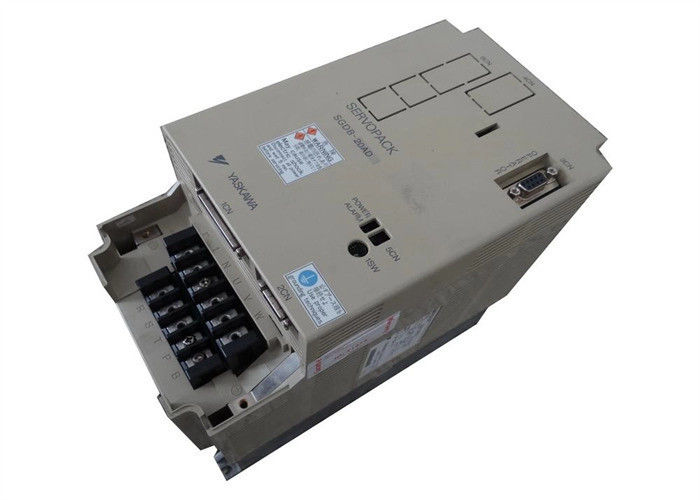 Tout neuf Yaskawa AC Servo Drives SGDB-20VN Original Nouveau dans la boîte