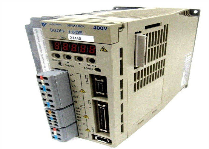 Le servo-amplificateur Yaskawa SGDH-10DE est neuf dans la boîte d'origine.