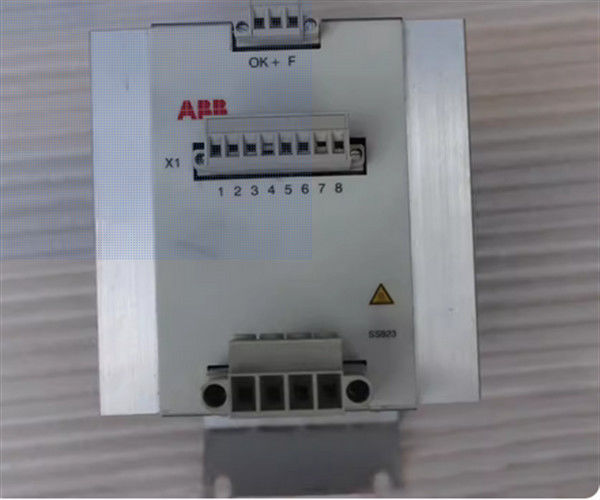 ABB 3BSE038226R1 (SS823) Protection de la tension par unité de vote de puissance