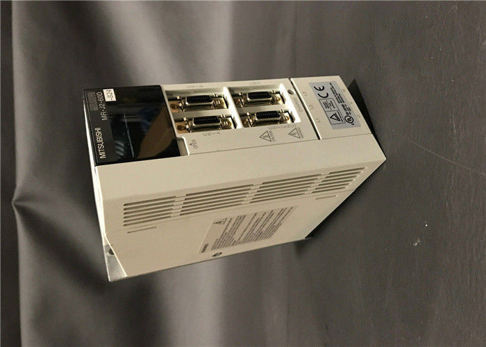 L'amplificateur de courant alternatif à trois phases de 600 W
