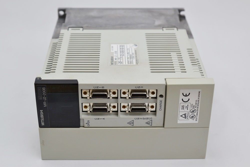 2.0kw MITSUBISHI MR-J2-200B Servo industriel à trois phases AC200V Interface de type SSCNET