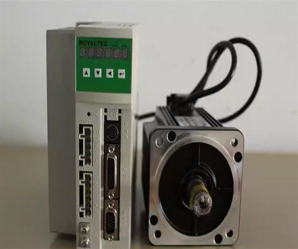 MR-J4-70A Servo industriel 750W Puissance de sortie 3 phases 200 à 240VAC Fréquence 50/60Hz