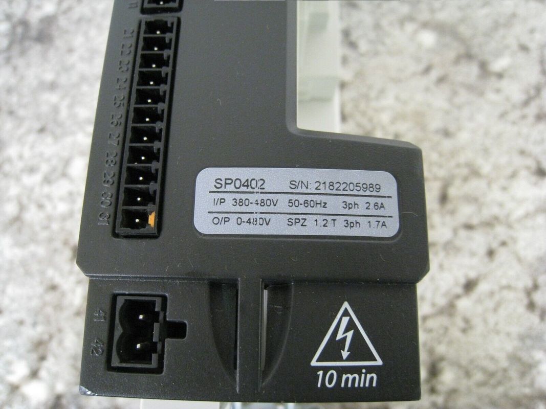 EMERSON SP0402 Appareil à courant alternatif à vitesse variable universelle pour moteurs à induction et servo